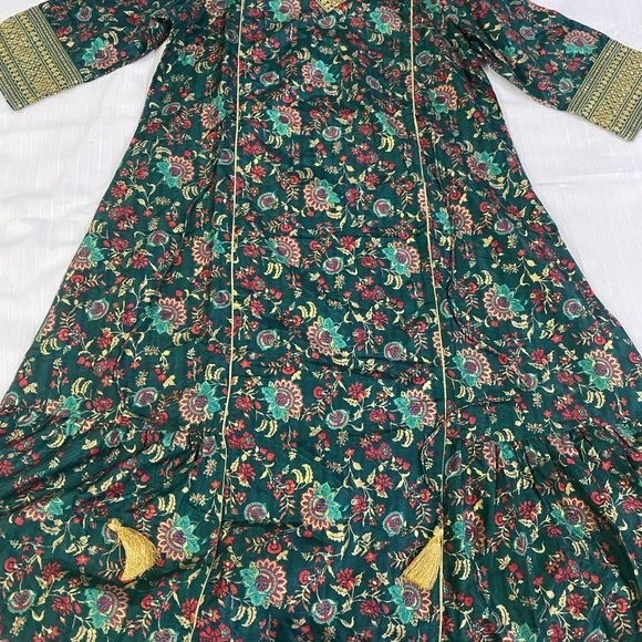 Aurelia three piece XL size dress, new n unused, pretty silky dress - Picture 5 of 9